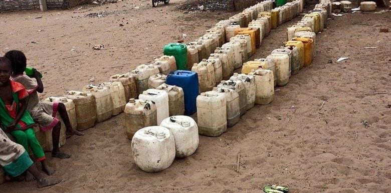 غرفة طوارئ طويلة تنفذ مشروعا لمياه الشرب في مخيمات النازحين الفارين من الفاشر