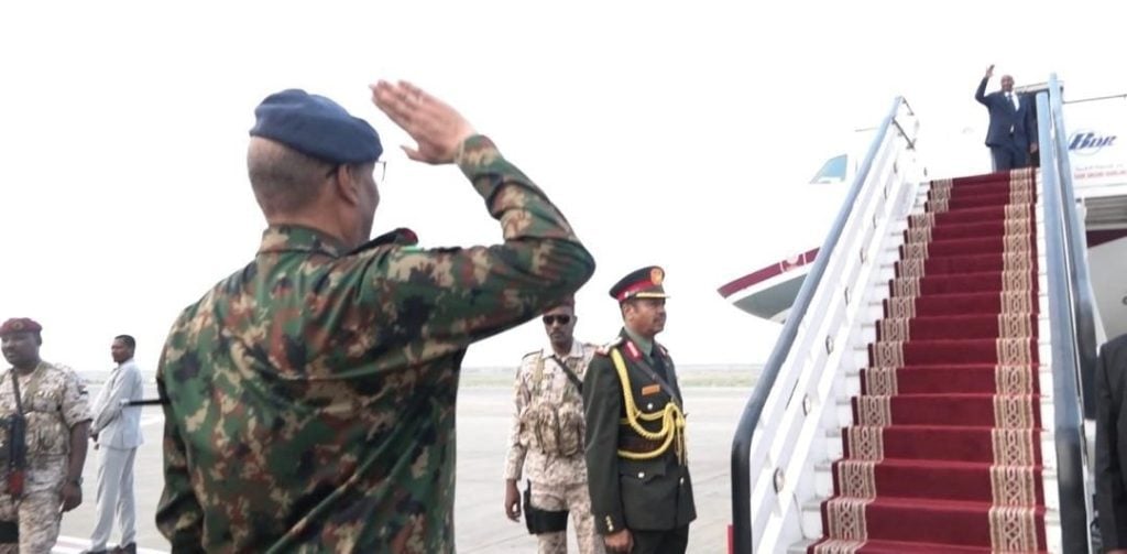 مسيرات تهاجم بورتسودان وتدمير طائرة البرهان