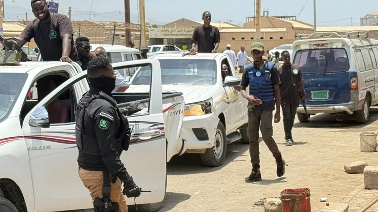 الخلية الأمنية تنتفض في بورتسودان “القهاوي والكافيهات والأنشطة والمهن الجوالة”