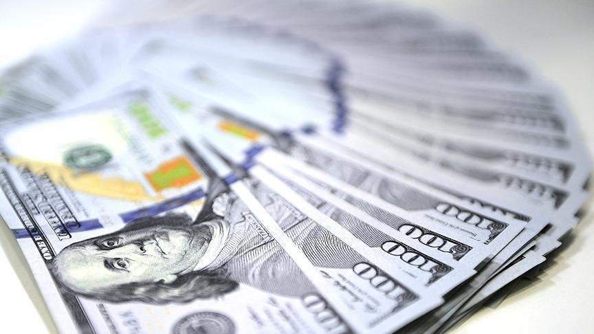 أسعار الدولار تتمسك بآخر ارتفاع