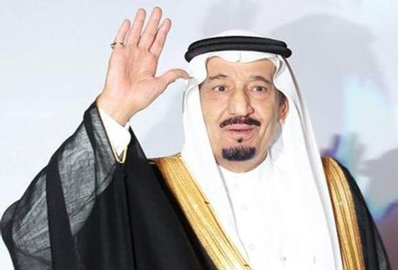 خادم الحرمين الشريفين يوجه باستضافة 1300 حاج وحاجة من 100 دولة لأداء مناسك الحج