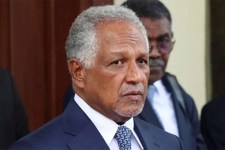 أول تحرك خارجي لرئيس وزراء السودان.. هل تنجح القمة العربية في احتواء الأزمة؟