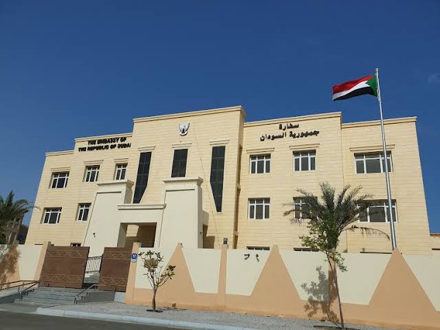 تصاعد التوتر بين السودان والإمارات بعد إبعاد دبلوماسيين من دبي