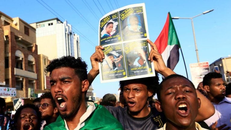 مع استمرار الحرب في السودان.. أين تتجه بوصلة الشباب؟