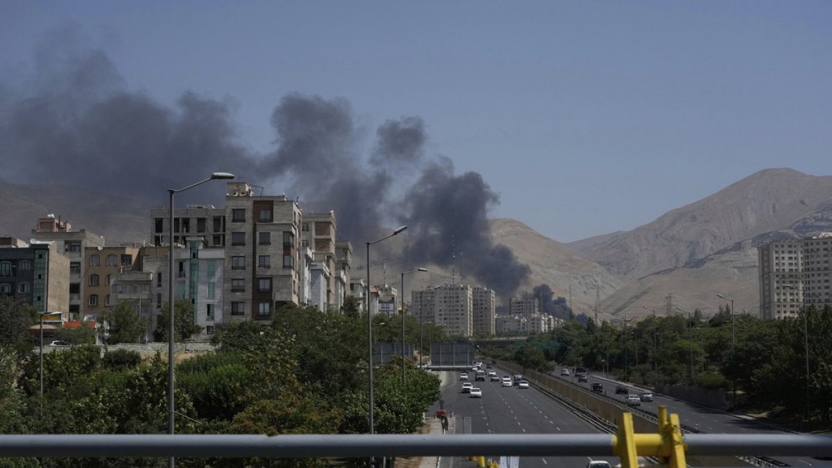 هل تلبّي أمريكا رغبة نتنياهو وتدمّر منشأة فوردو وأي نوع من القنابل سَيَفي بالغرض؟تتصاعد التكهنات حول إمكانية تدخل أمريكا عسكريًا عبر تزويد إسرائيل أو استخدام قنابل "مدمرة للمخابئ" لضرب منشأة فوردو النووية في إيران، في خطوة قد تفجر صراعًا أوسع بالمنطقة.اقرأ المقال كاملا