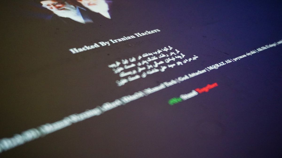 تقرير أمني.. عمليات القرصنة السيبرانية الإيرانية بقيت محدودة خلال المواجهة مع إسرائيلرغم التصعيد العسكري، لم تظهر هجمات إيران السيبرانية فعالية تذكر. جماعة 'حنظلة' أطلقت ادعاءات غير مثبتة، بينما تُستخدم تقنيات بدائية. في المقابل، يُزعم باختراقات إسرائيلية طالت بنوكًا إيرانية، ما يعكس تفاوتًا واضحًا في القدرات الرقمية.اقرأ المقال كاملا