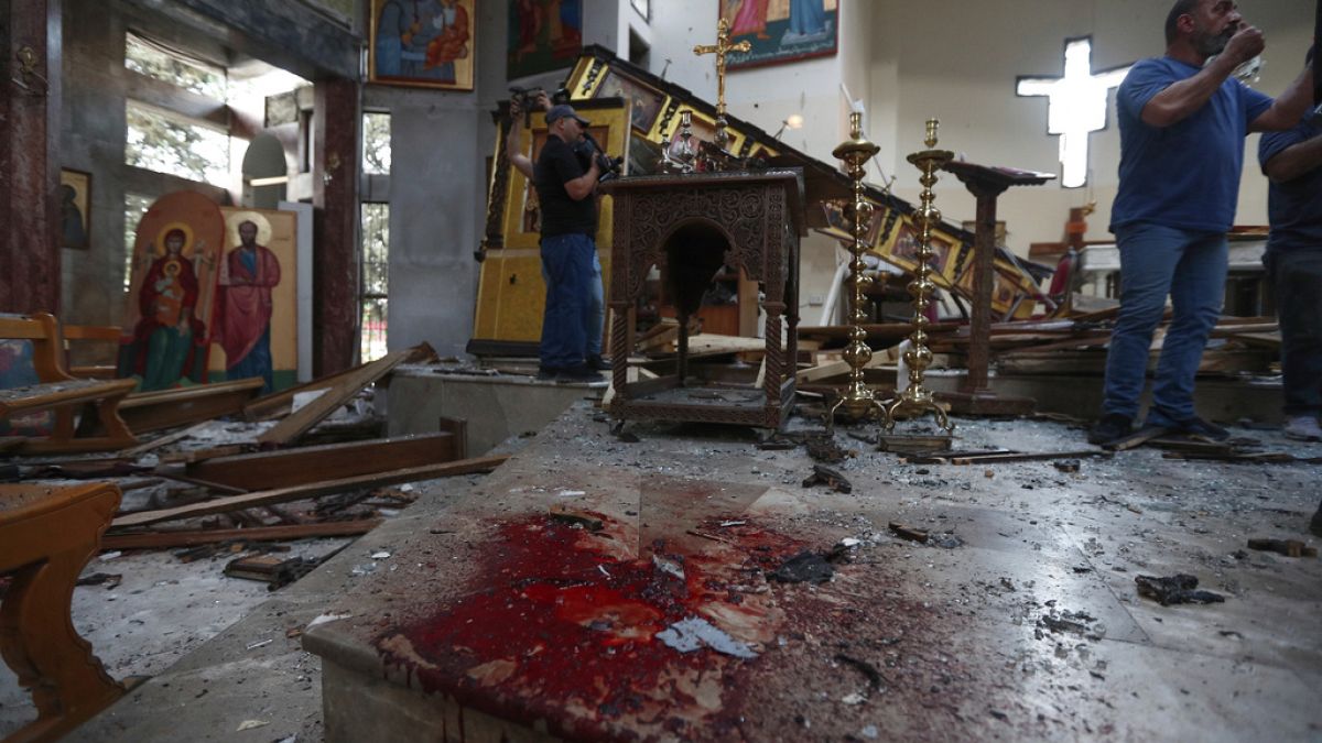 قادمة من مخيم الهول.. الداخلية تكشف عن خلية "داعش" المتورطة في تفجير كنيسة مار إلياس بدمشقكشفت الداخلية السورية عن خلية تفجير كنيسة مار إلياس بدمشق، بزعامة الإرهابي محمد عبد الإله الجميلي المعروف بـ"أبو عماد"، والمعتقلين قدموا من مخيم الهول عبر البادية، وبإشرافه تم التسلل إلى دمشق وزعزعة الأمن.اقرأ المقال كاملا