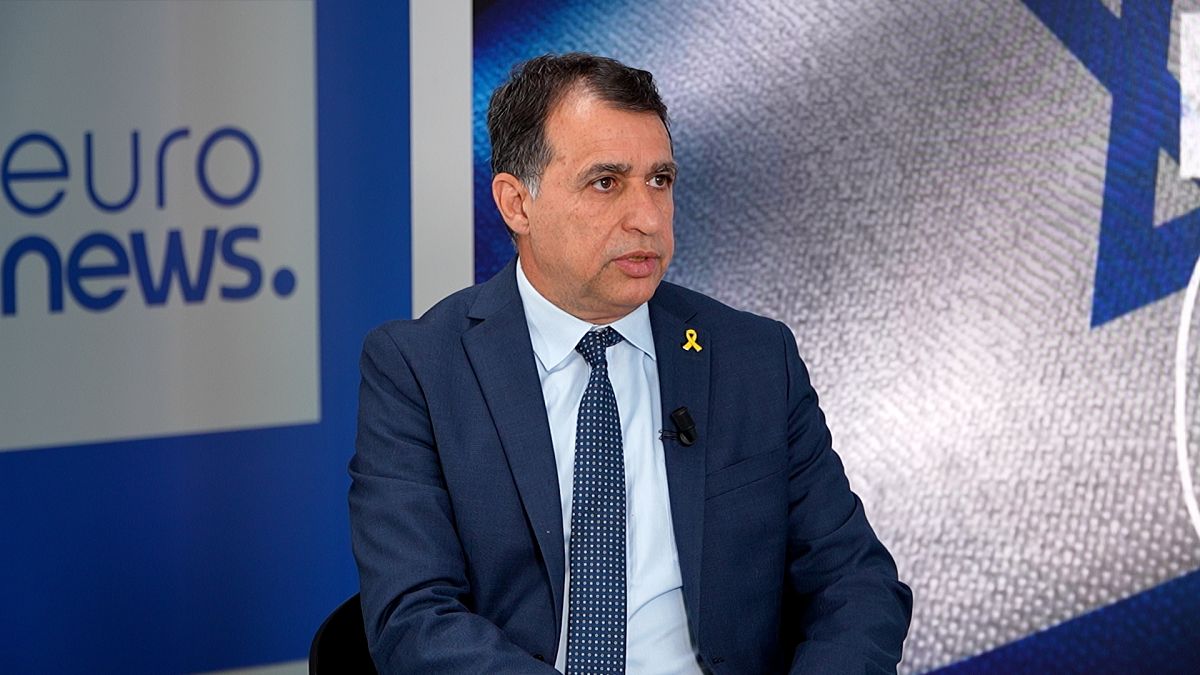 سفير إسرائيل لدى الاتحاد الأوروبي وحلف الناتو: إيران تشكل تهديدًا لأوروبا أيضًافي مقابلة مع يورونيوز، قال حاييم ريغيف إن إسرائيل بدأت الصراع مع إيران لأنها لم يكن لديها أي خيار آخر، وحذر من أن التهديد الناجم عن طموحات طهران النووية قد يمتد إلى خارج الشرق الأوسط.اقرأ المقال كاملا