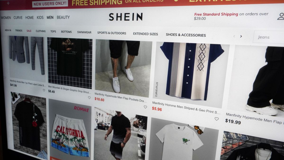 "أساليب مشبوهة".. شركة SHEIN في مرمى القضاء الأوروبيفي تصعيد قانوني جديد، قدمت منظمات حماية المستهلك من 21 دولة أوروبية شكوى رسمية إلى المفوضية الأوروبية تتهم فيها شركة الأزياء الصينية شي إن باستخدام "أساليب مظلمة" تُجبر المستهلكين على الشراء بما يتجاوز قدرتهم المالية.اقرأ المقال كاملا