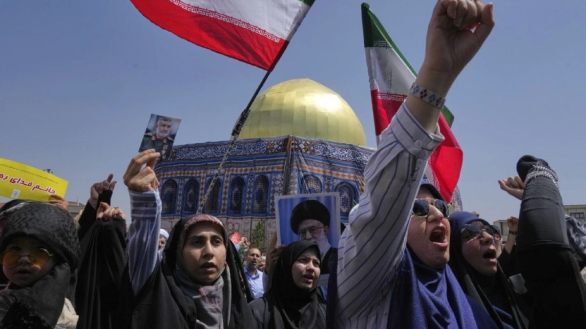 بعد الهجمات الأميركية على منشآتها النووية.. طهران تهدد بـ"ردود تفوق الحسابات التقليدية"أكد علي شمخاني، المستشار الأمني للمرشد الأعلى الإيراني علي خامنئي، أن بلاده لا تزال تحتفظ بمخزونها من اليورانيوم المخصب، رغم الضربات.اقرأ المقال كاملا