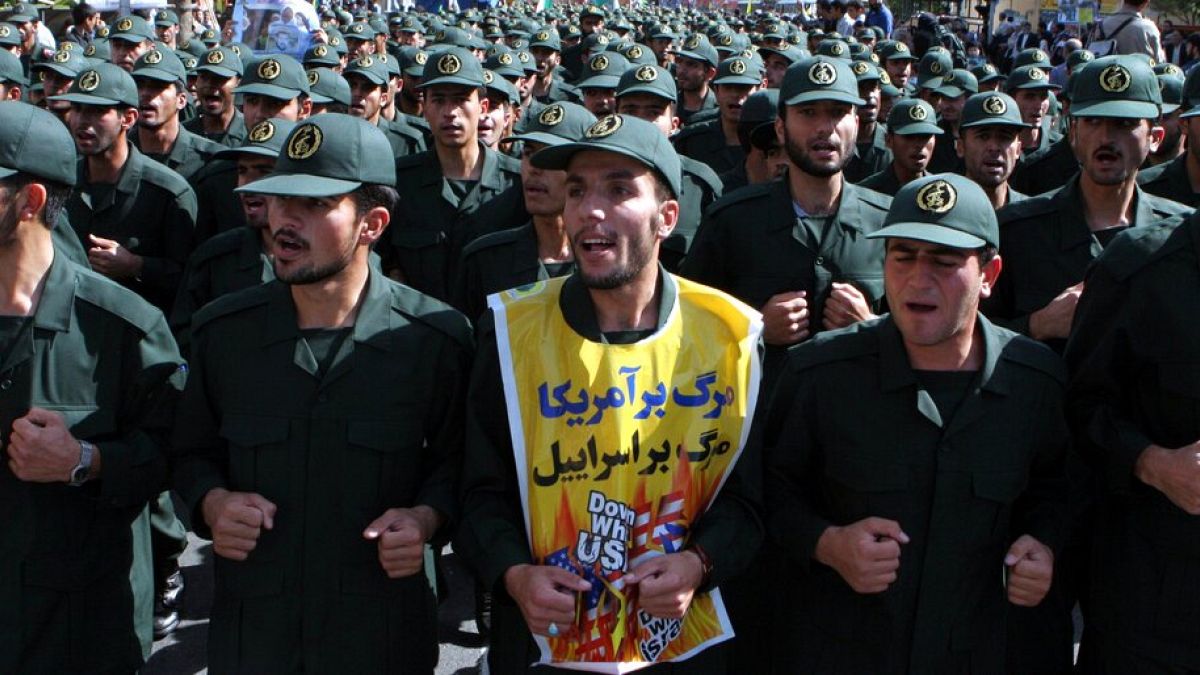 جنرال العقوبات والقبضة الحديدية.. من هو محمد كرمي قائد القوات البرية في الحرس الثوري الإيراني؟في خطوة تحمل دلالات أمنية واضحة، أصدر المرشد الإيراني علي خامنئي، اليوم الخميس، مرسومًا بتعيين العميد محمد كرمي قائدًا جديدًا للقوات البرية في الحرس الثوري الإيراني، ويأتي هذا التعيين في توقيت حرج، مع دخول الصراع بين إسرائيل وإيران يومه السابع.اقرأ المقال كاملا