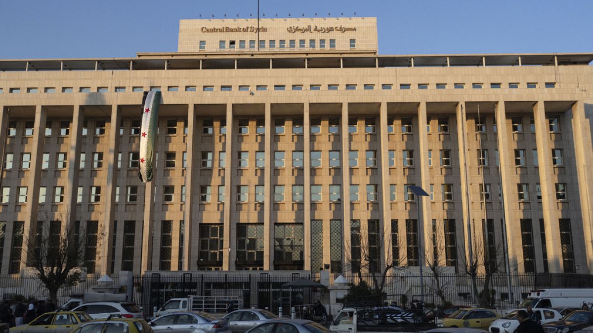 سوريا تجري أول عملية تحويل مصرفي دولي عبر نظام سويفت منذ اندلاع الحرب الأهليةأعلن محافظ مصرف سوريا المركزي، عبد القادر حصرية، يوم الخميس أن سوريا نجحت هذا الأسبوع في تنفيذ أول تحويل مصرفي دولي عبر نظام "سويفت" للمدفوعات المالية الدولية منذ اندلاع الحرب الأهلية التي تعصف بالبلاد منذ 14 عاماً. ويُعد هذا الإنجاز علامة فارقة في جهود سوريا لإعادة الاندماج في النظام المالي العالمياقرأ المقال كاملا