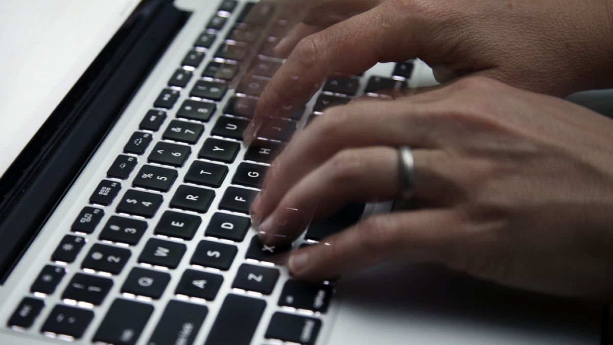 ماذا لو فقدت وظيفتك؟ توصيات خبراء للحفاظ على صحتك العقلية وإدارة أمورك الماليةلا بد أنك تساءلت يومًا، في ظل المتغيرات العالمية من أزمات اقتصادية وحروب ونزاعات: "ماذا لو فقدت وظيفتي؟" مجرد التفكير في هذا الأمر قد يسبب لك ألمًا في المعدة وضيقًا في الصدر، ولكن كل متوقع آتٍ. وهناك خطوات يمكنك اتباعها إذا حدث ذلك.اقرأ المقال كاملا