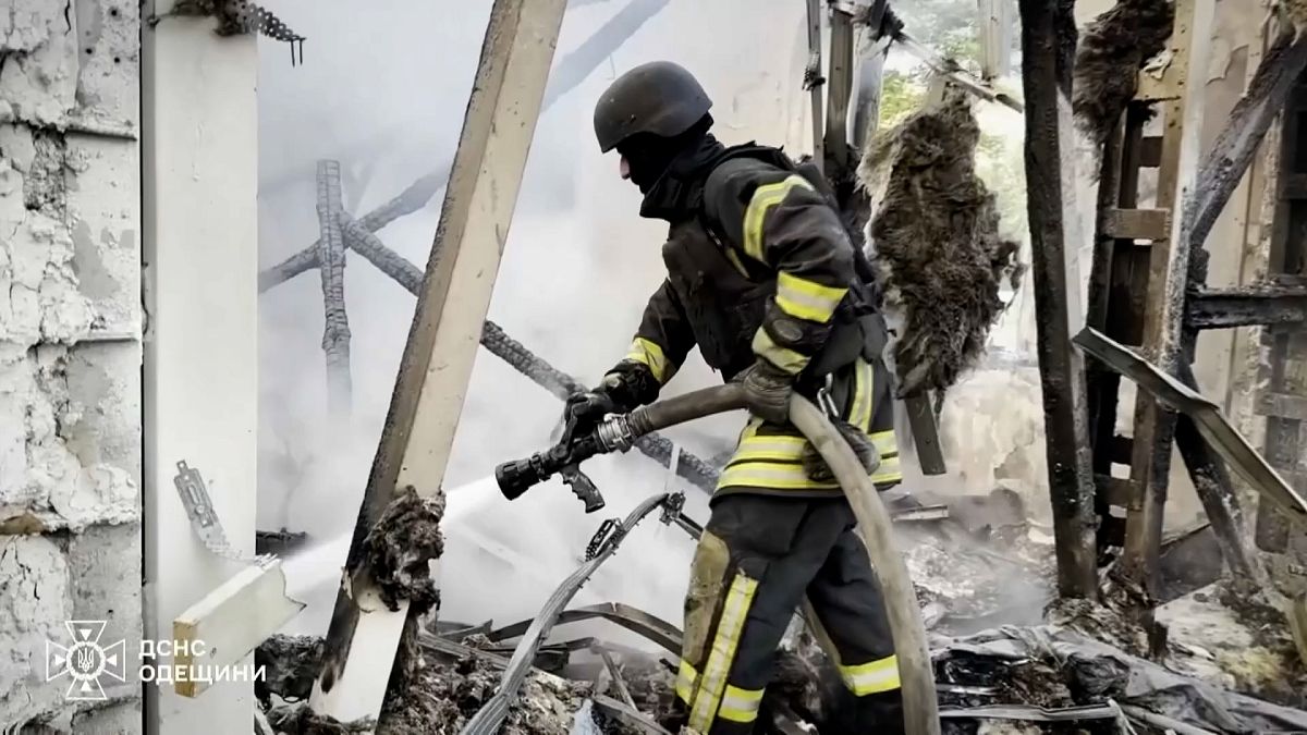 مقتل شخص وإصابة 17 آخرين في هجوم روسي على مدينة أوديسا جنوب أوكرانياقتل شخص وأصيب 17 آخرون على الأقل، صباح الثلاثاء، إثر هجوم صاروخي شنته روسيا على مدينة أوديسا جنوب أوكرانيا.اقرأ المقال كاملا