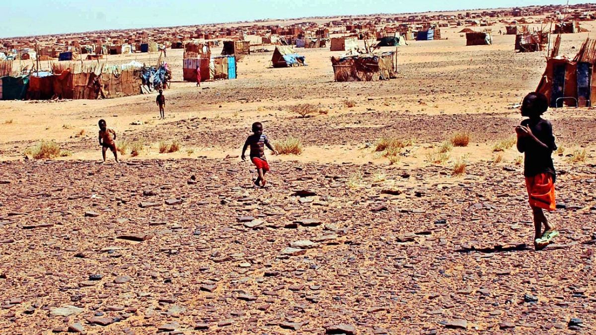 رقم قياسي… الأمم المتحدة: عدد النازحين قسرا في العالم بلغ 122 مليونا في نهاية أبريلأعلنت المفوضية السامية للأمم المتحدة لشؤون اللاجئين أن عدد النازحين قسراً حول العالم بلغ 122.1 مليون شخص حتى نهاية نيسان/أبريل 2025، وهو رقم قياسي يعكس تصاعد الحروب والأزمات.اقرأ المقال كاملا