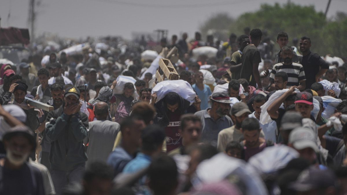 عاجل.
    الدفاع المدني في غزة: مقتل 35 فلسطينيا على الأقل بنيران الجيش الإسرائيلي قرب مركز للمساعداتأعلن الدفاع المدني في غزة أن 35 فلسطينيا على الأقل قتلوا الأربعاء بنيران الجيش الإسرائيلي قرب مركز للمساعدات وسط القطاع.اقرأ المقال كاملا