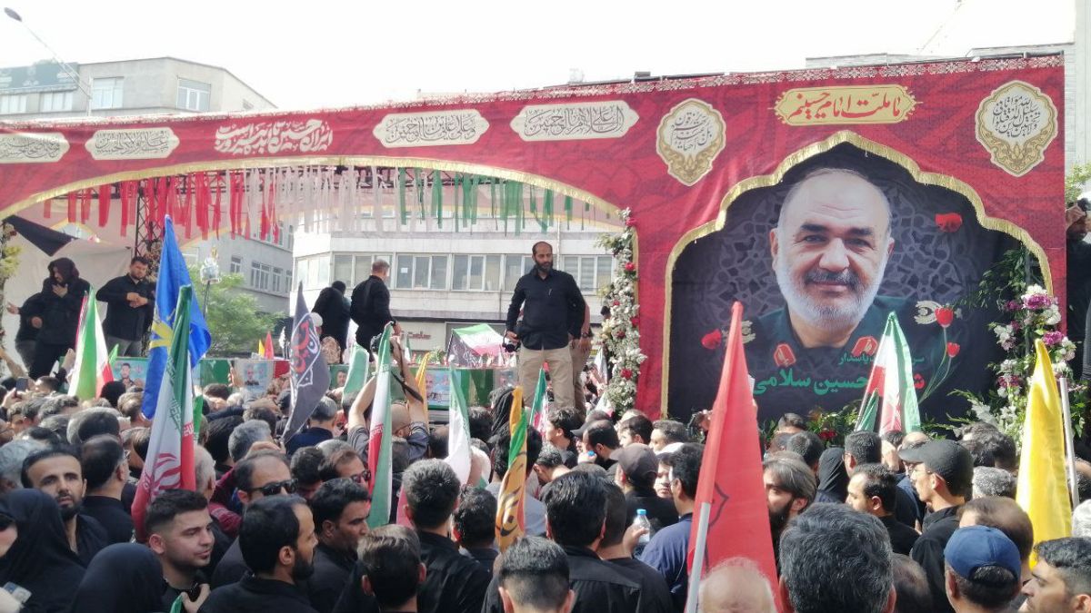 إيران: بدء التشييع الوطني لقادة عسكريين وعلماء نوويين قتلوا في الحرب مع إسرائيلأسفرت الضربات الإسرائيلية على إيران عن مقتل 627 شخصا على الأقل، بحسب حصيلة لوزارة الصحة تقتصر على الضحايا المدنيين.اقرأ المقال كاملا