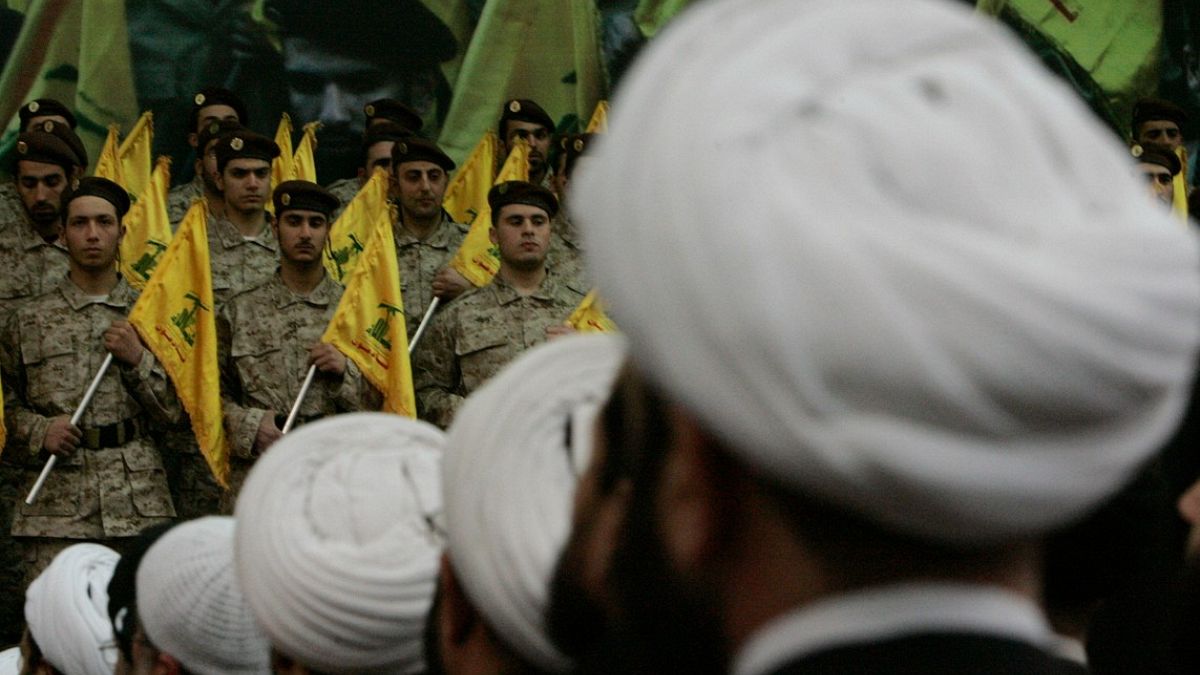 إسرائيل تتوعّد حزب الله مجدداً وتُصعّد عملياتها في غزة: لن نسمح للحزب بإنتاج أسلحة مجدداًأعلن رئيس الوزراء الإسرائيلي بنيامين نتانياهو مقتل أربعة جنود في مبنى مُفخخ بخان يونس، لترتفع حصيلة قتلى الجيش الإسرائيلي منذ بدء الهجوم البري على غزة إلى 429.اقرأ المقال كاملا