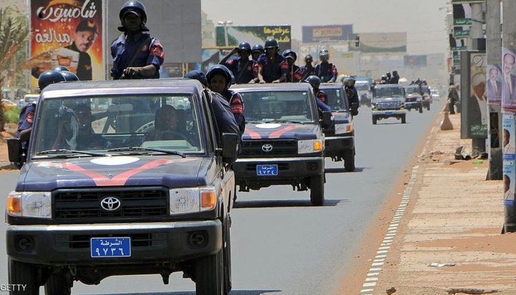السودان.. الشرطة تعلن عن ضبط”امرأتين” داخل دفار