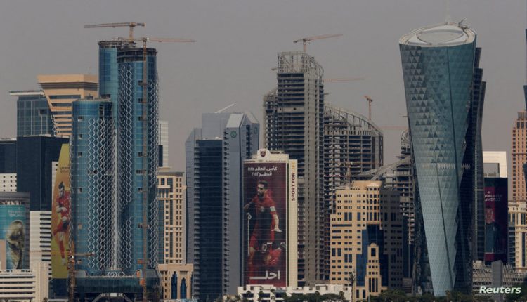 قطر تغلق مجالها الجوي