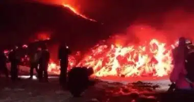 فيديو مرعب يوثق لحظة ثوران بركان في إيطاليا