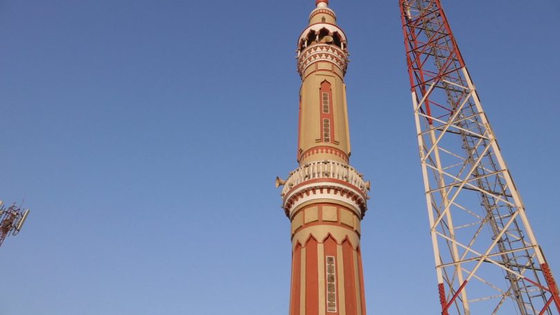 رئيس مجلس الوزراء الإنتقالي يؤدي صلاة العيد بمسجد قباء بمدينة بورتسودان