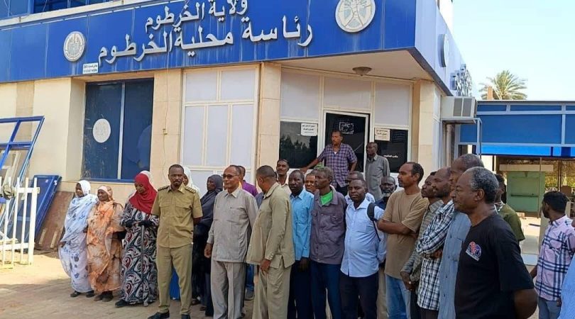 العاملون بمحلية الخرطوم يباشرون مهامهم بعد قطع الاجازة المفتوحة بسبب الحرب