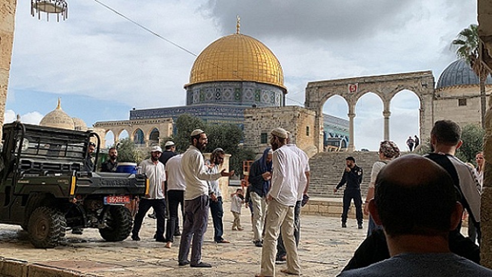 مستوطنون إسرائيليون يحاولون تهريب قرابين إلى المسجد الأقصى (فيديو)