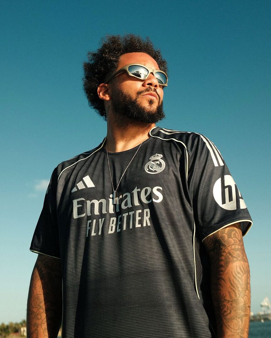 نجم ريال مدريد السابق يكشف سر تألق كريستيانو رونالدو وإمكانية فوز محمد صلاح بالكرة الذهبية (فيديو)
