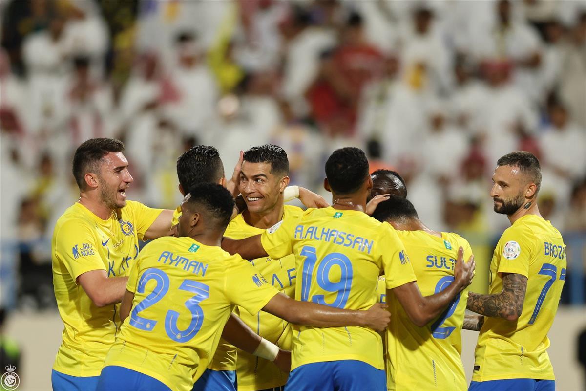 تغريدة تشعل فتيل أزمة في النصر السعودي.. إقالة وتهديد باللجوء للقضاء