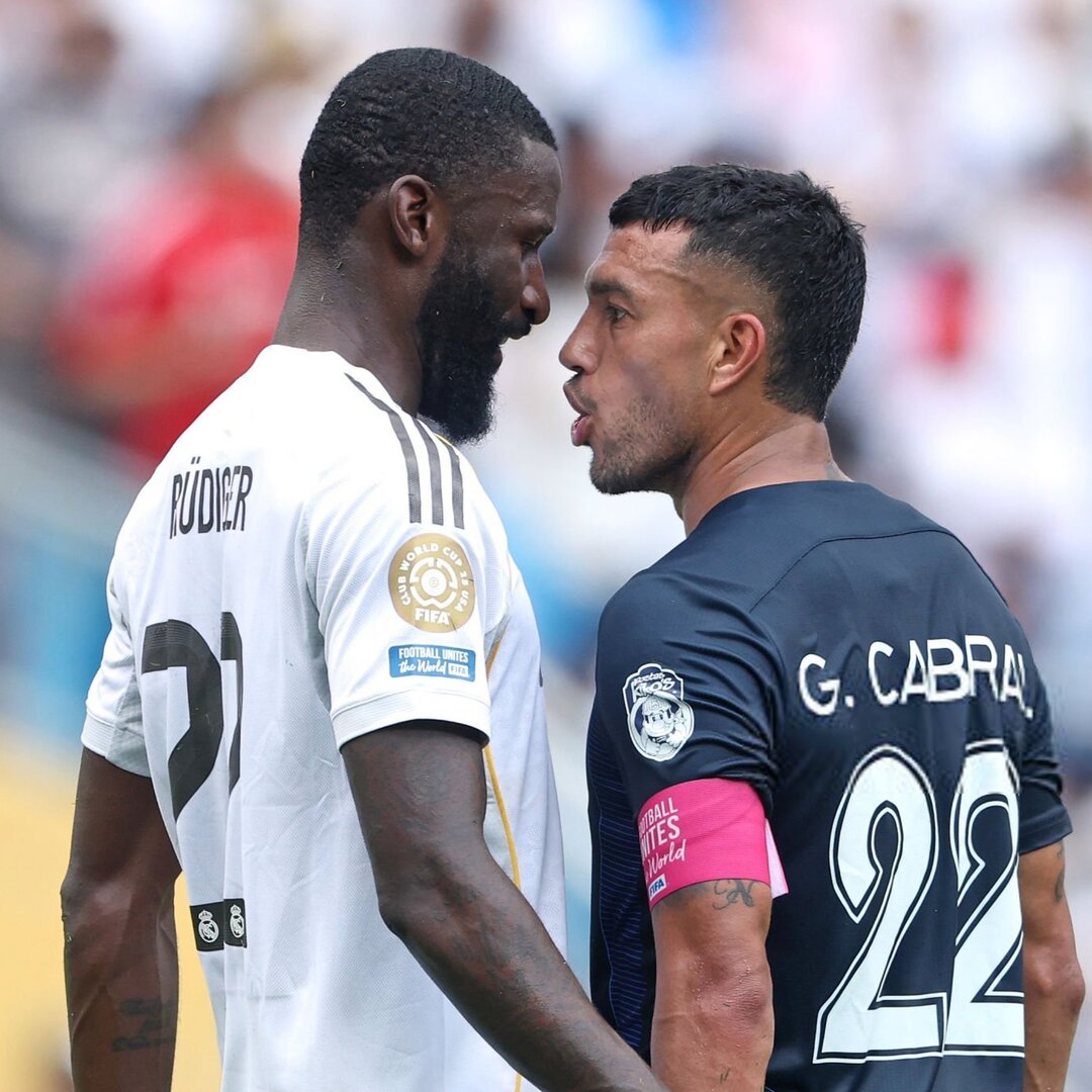 "لفظ أرجنتيني".. لاعب باتشوكا يرد على اتهامه بالإساءة العنصرية لنجم ريال مدريد