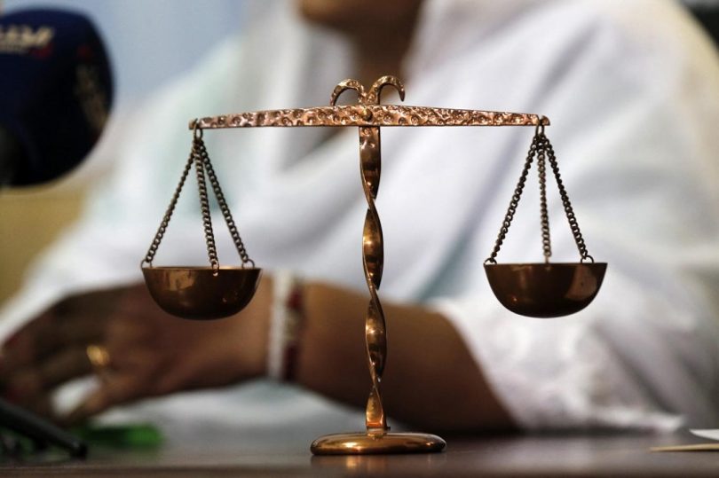 وزير العدل الأسبق يحذر من فرض رسوم على البلاغات الجنائية ويعتبره انتهاكًا للدستور