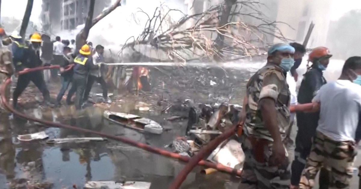 على متنها 242 شخصاً.. تحطم طائرة هندية بعد دقائق من الإقلاع