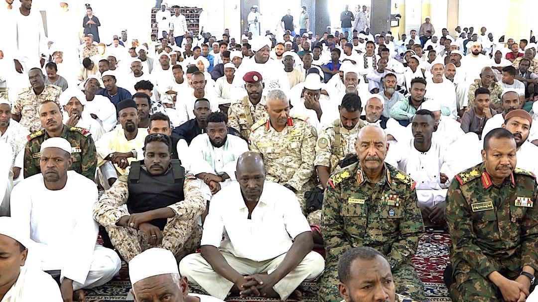 مشهد دافئ بين القيادة والشعب
