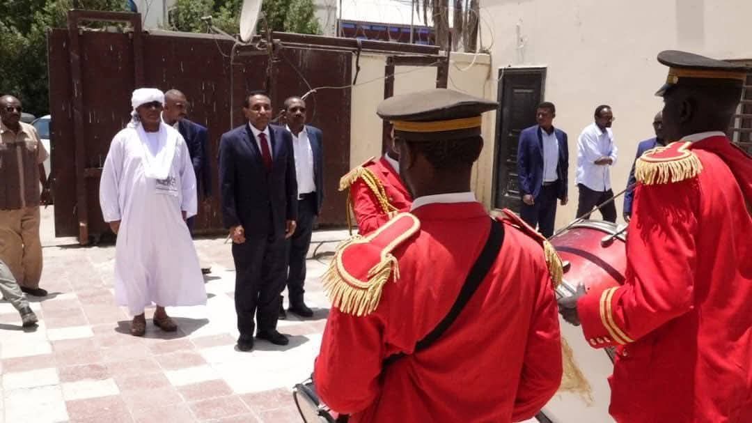 رئيس الوزراء يعلن دعم حرب الكرامة من داخل مقر المخابرات