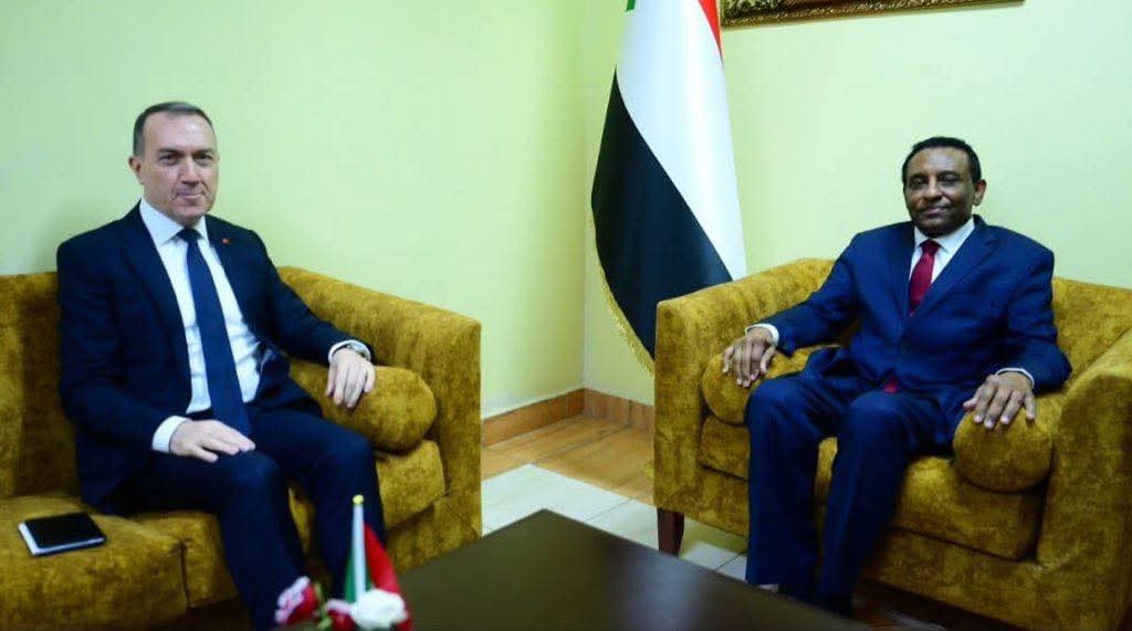 ماذا دار في لقاء رئيس الوزراء بالسفير التركي؟