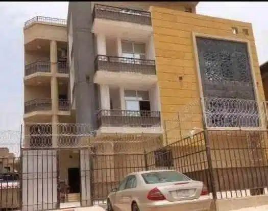 كابتن سوداني يهدي الحكومة عقارًا دون أي مقابل