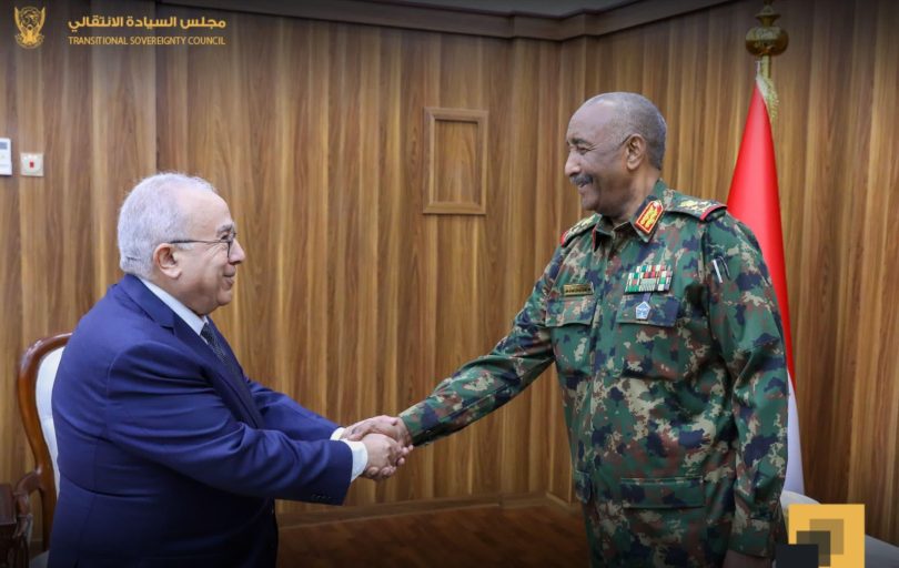 لانحيازه للجيش..قيادات سياسية ومدنية سودانية تطالب بإقالة المبعوث الأممي رمطان لعمامرة