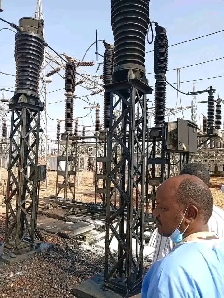 استشهاد فنيين بالكهرباء إثر انفجار مفتاح كهربائي أثناء محاولتهما إعادة تشغيل خط النقل (110)