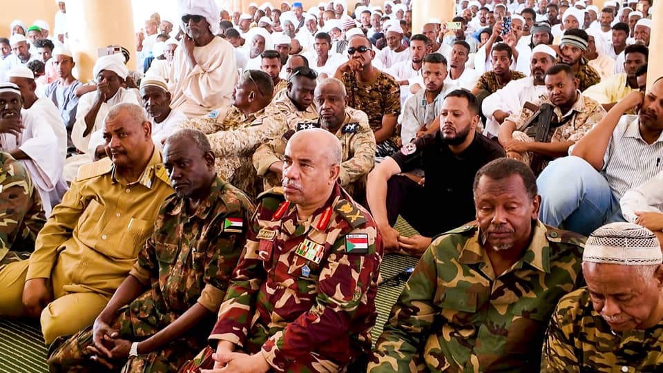 والي الخرطوم يؤدي صلاة العيد بمسيد الشيخ البشير بالريف الجنوبي