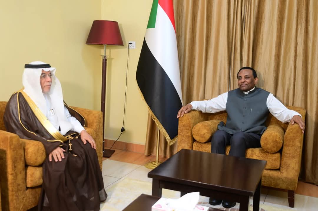 دعم سعودي غير مسبوق للسودان.. تفاصيل لقاء إدريس بسفير المملكة