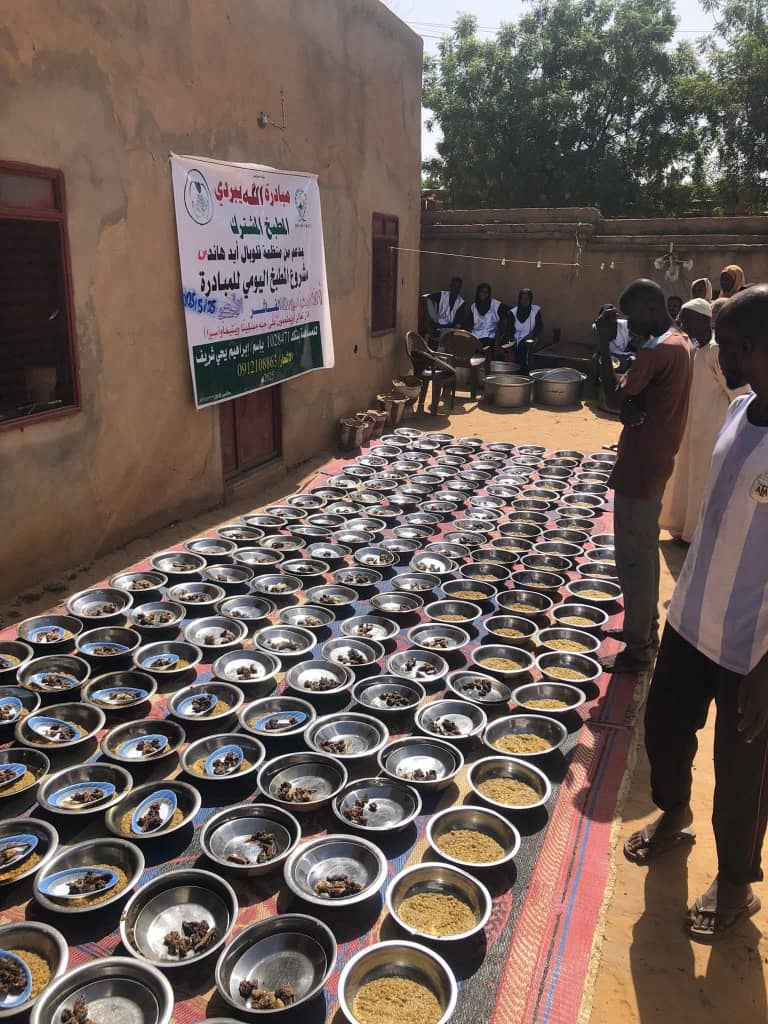 توزيع وجبات لـ(800) أسرة بالفاشر