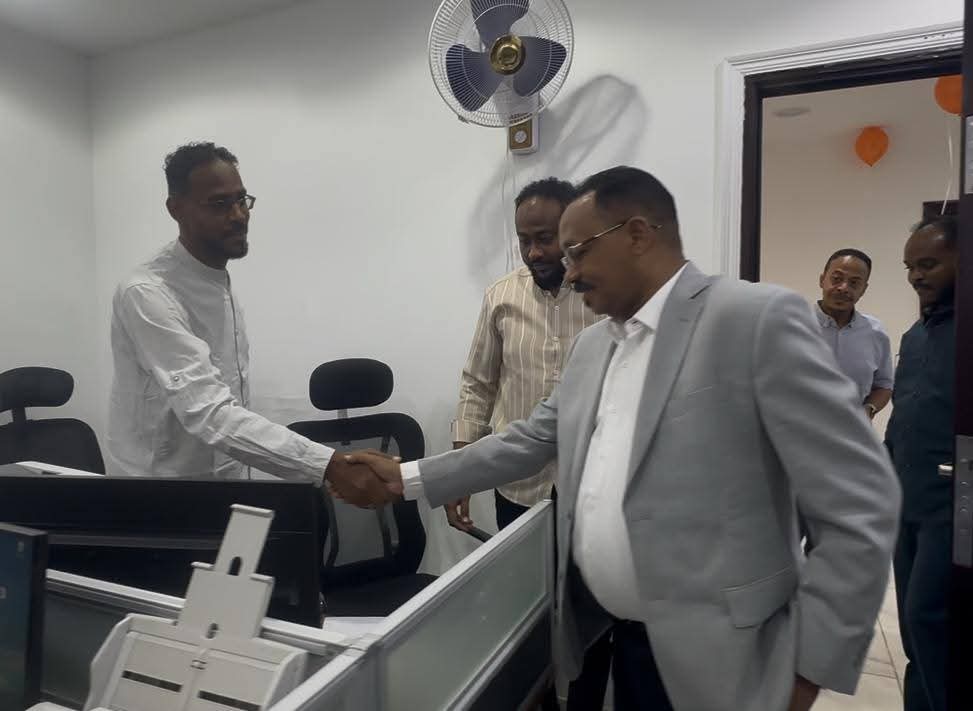 المدير العام للموارد المعدنية يقدم التهاني للعاملين ويؤكد أهمية مضاعفة الإنتاج