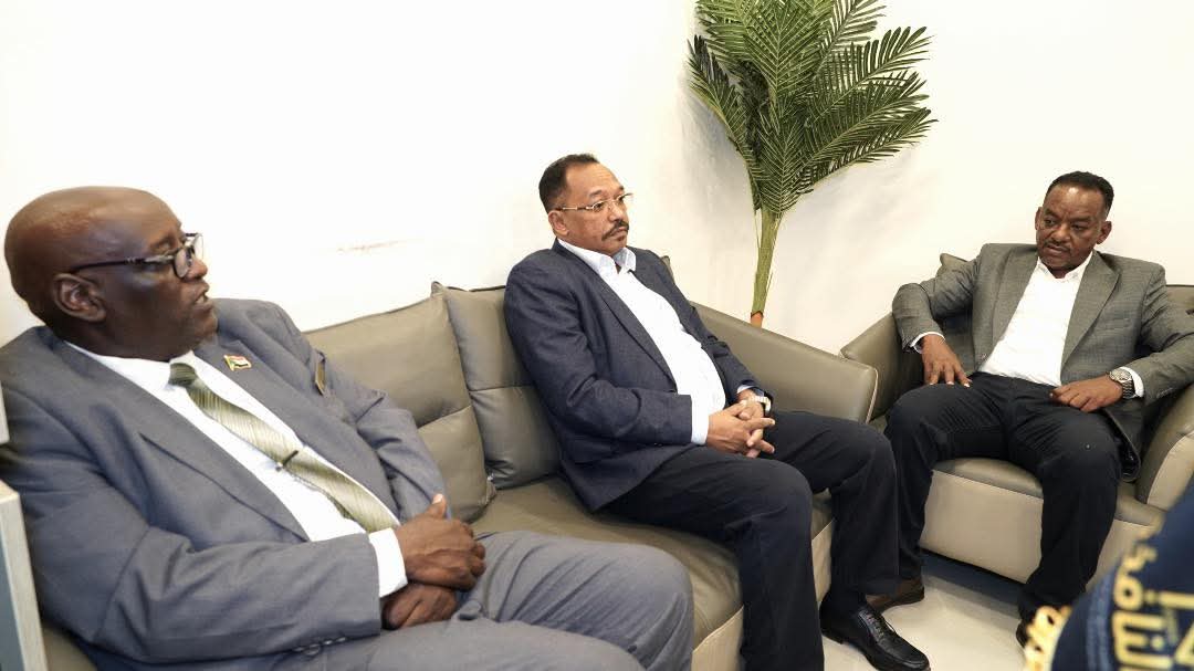 المدير العام للموارد المعدنية يزور النافذة السودانية الموحدة لصادر الذهب ومكتب الشركة بولاية البحر الأحمر