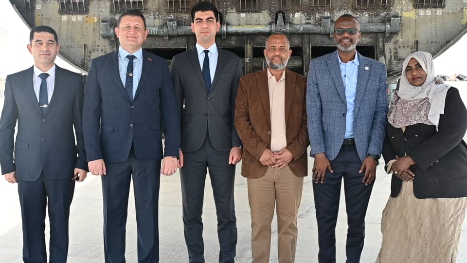 وزارة الصحة تستقبل طائرة تركية لمساعدات طبية تبلغ 37 طناً لمكافحة الكوليرا