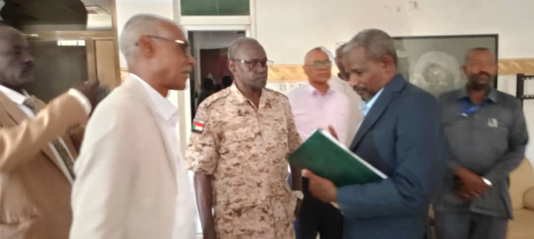 بعد انتظام العاملين في العمل والي الخرطوم يقف على عودة العمل بوزارة التربية والتعليم ومحلية بحري ويقف على أعمال تأهيل مسجد بحري الكبير