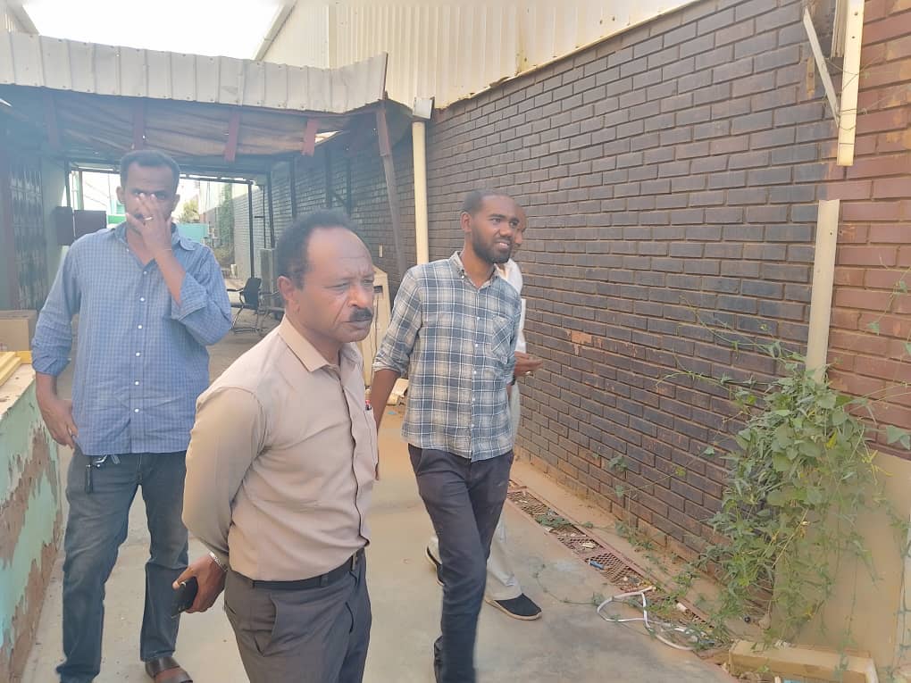 رئيس الغرفة المركزية بالإمدادات الطبية الخرطوم يقف ميدانياً على الترتيبات الفنية والإدارية الأولية الهادفة إلى استعادة العمل