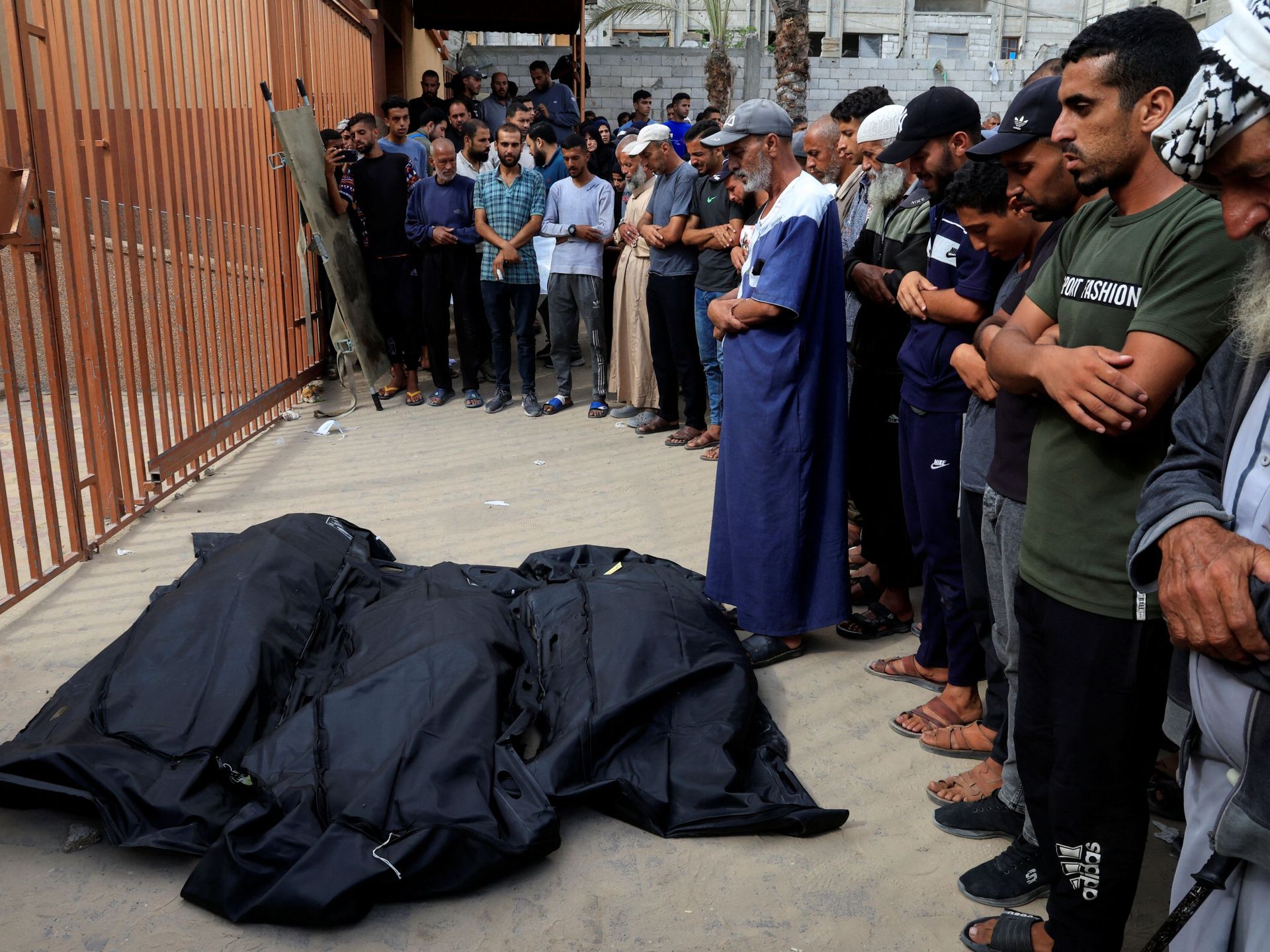 مقتل جندي إسرائيلي جنوب القطاع وشهداء باستهداف خيمة نازحين بالمواصي