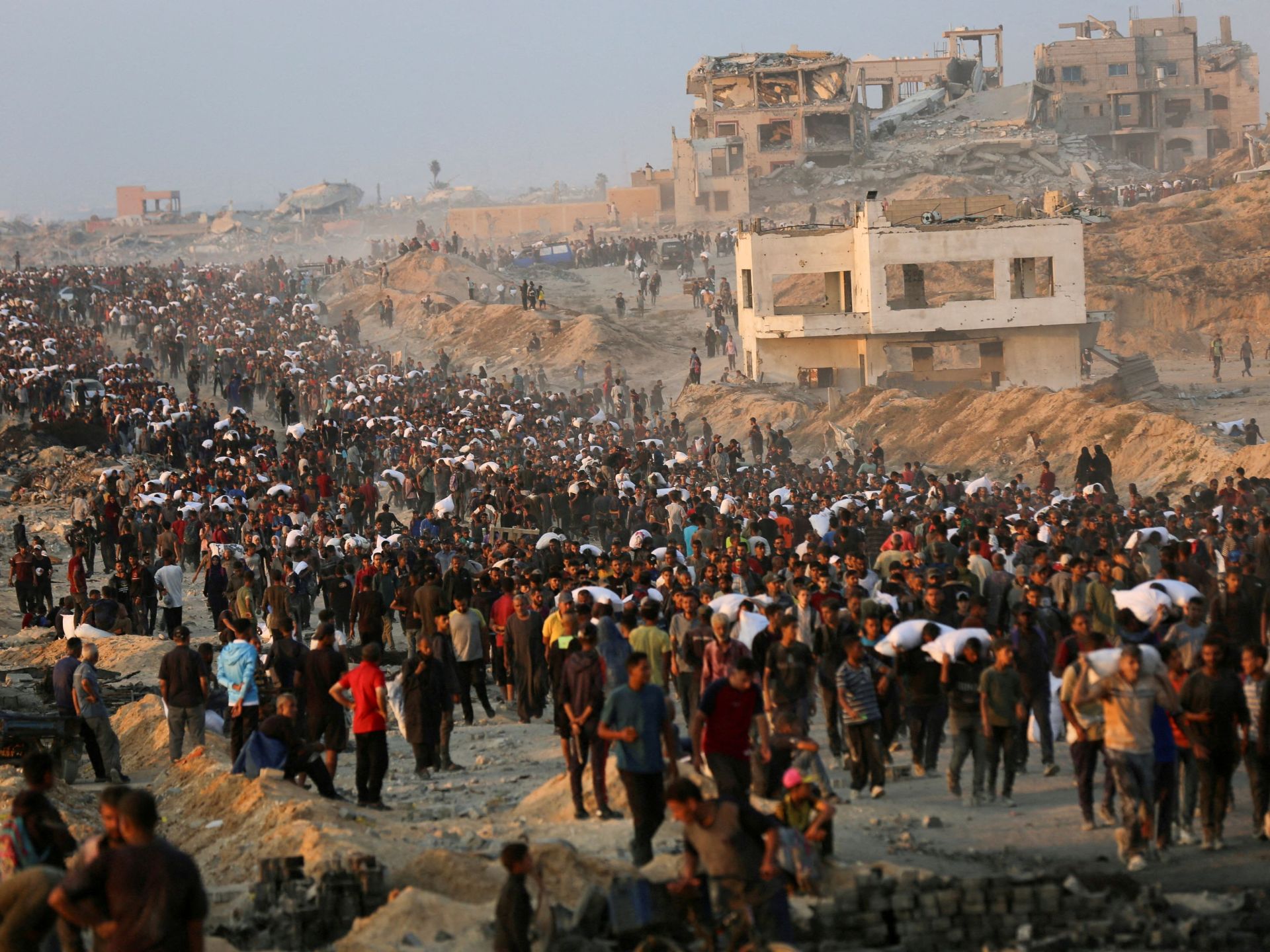 21 شهيدا بنيران الاحتلال في غزة والمعاناة الإنسانية تتفاقم