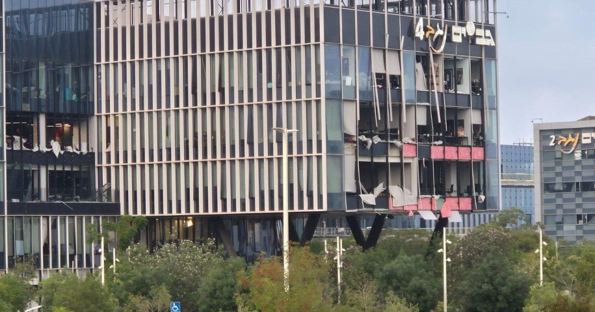 إيران تستهدف "جاف يام نيجف".. مركز عسكري تقني في جنوب إسرائيل